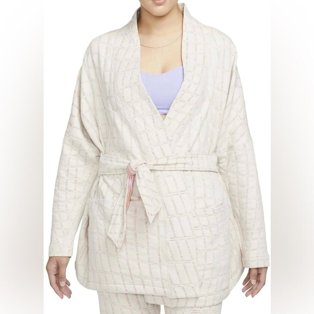 NWT Nike Women's Reversible Yoga Therma Fit Yoga Wrap Quilted Jacket Oatmeal 1X